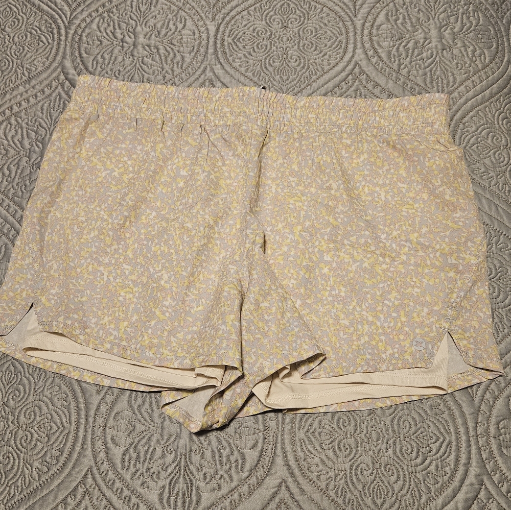 NWOT Yellow and Cream Patterned RBX running Shorts, Large